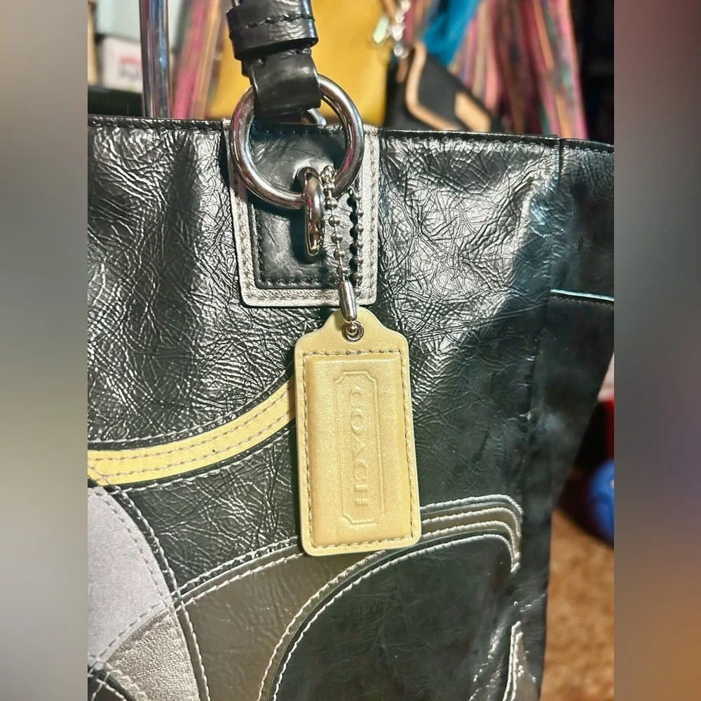 2011 Coach Frosted Black Patent Leather Inlaid Signature C EUC!​ - Picture 3 of 12